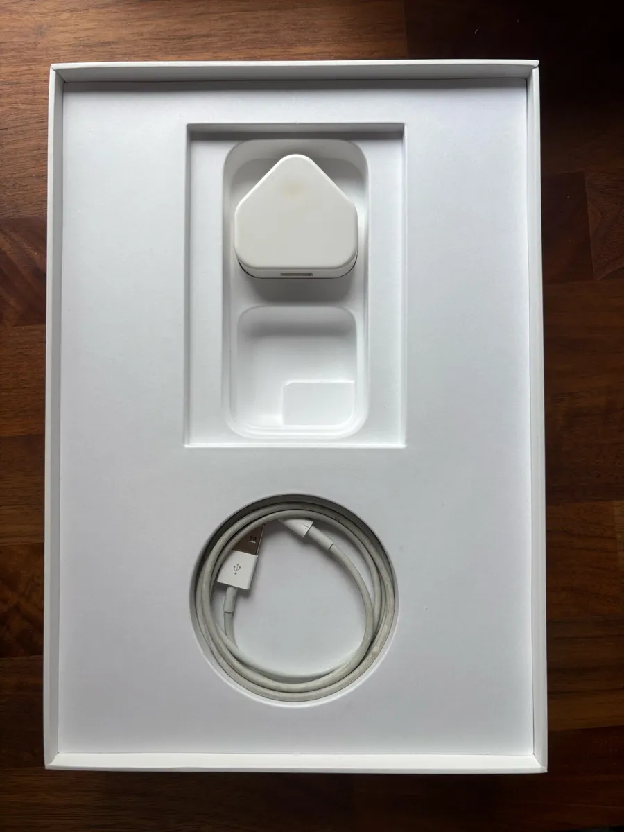 iPad Air 10.5 (3rd Gen) - Image 3