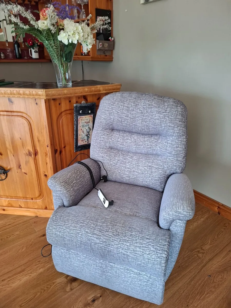 New recliner chair - Image 1