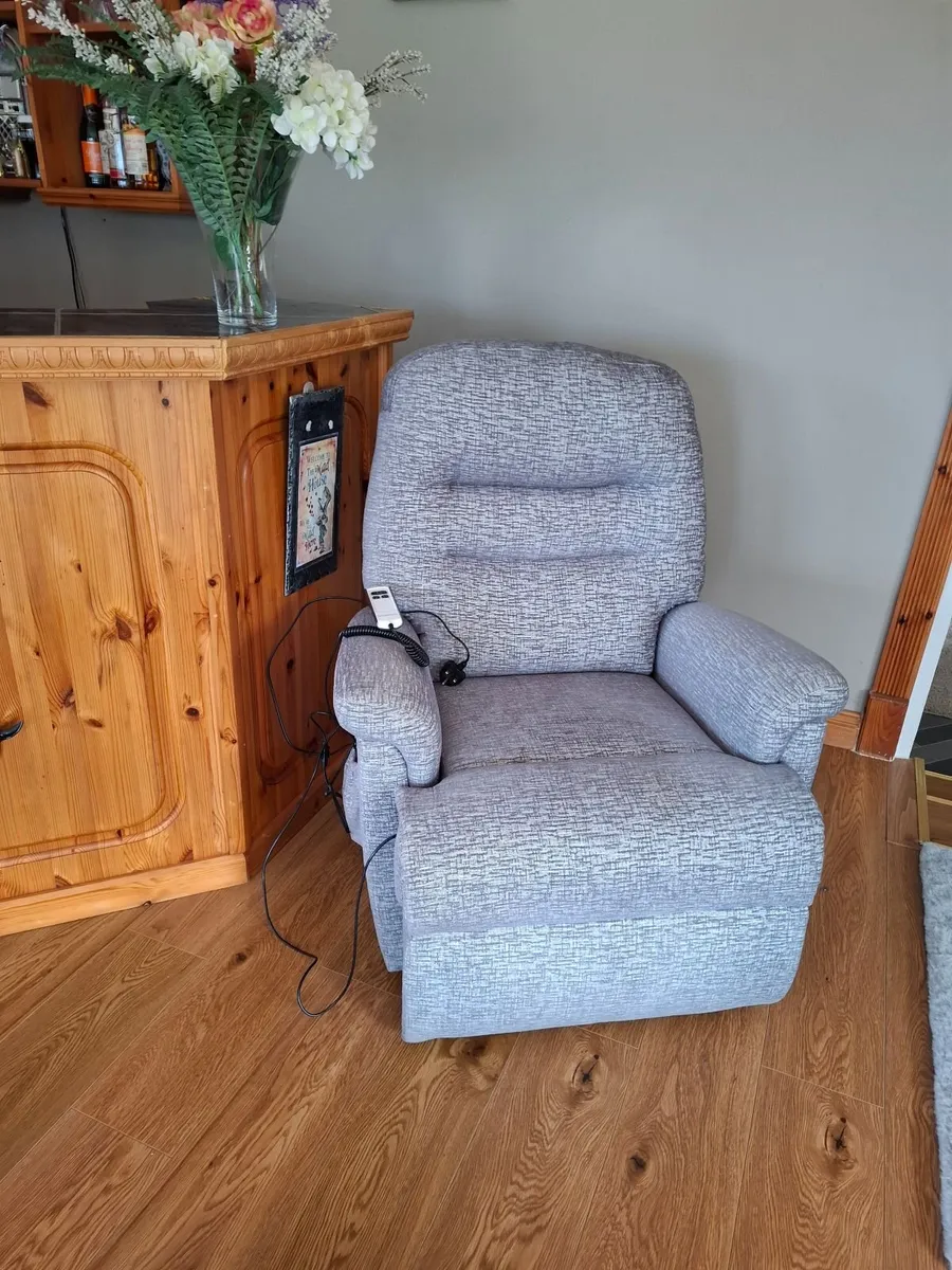 New recliner chair - Image 2