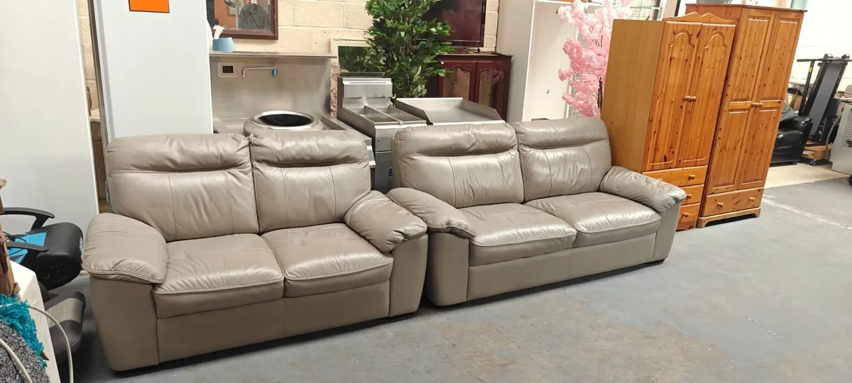 3+2 Grey Leather Suite - Image 1
