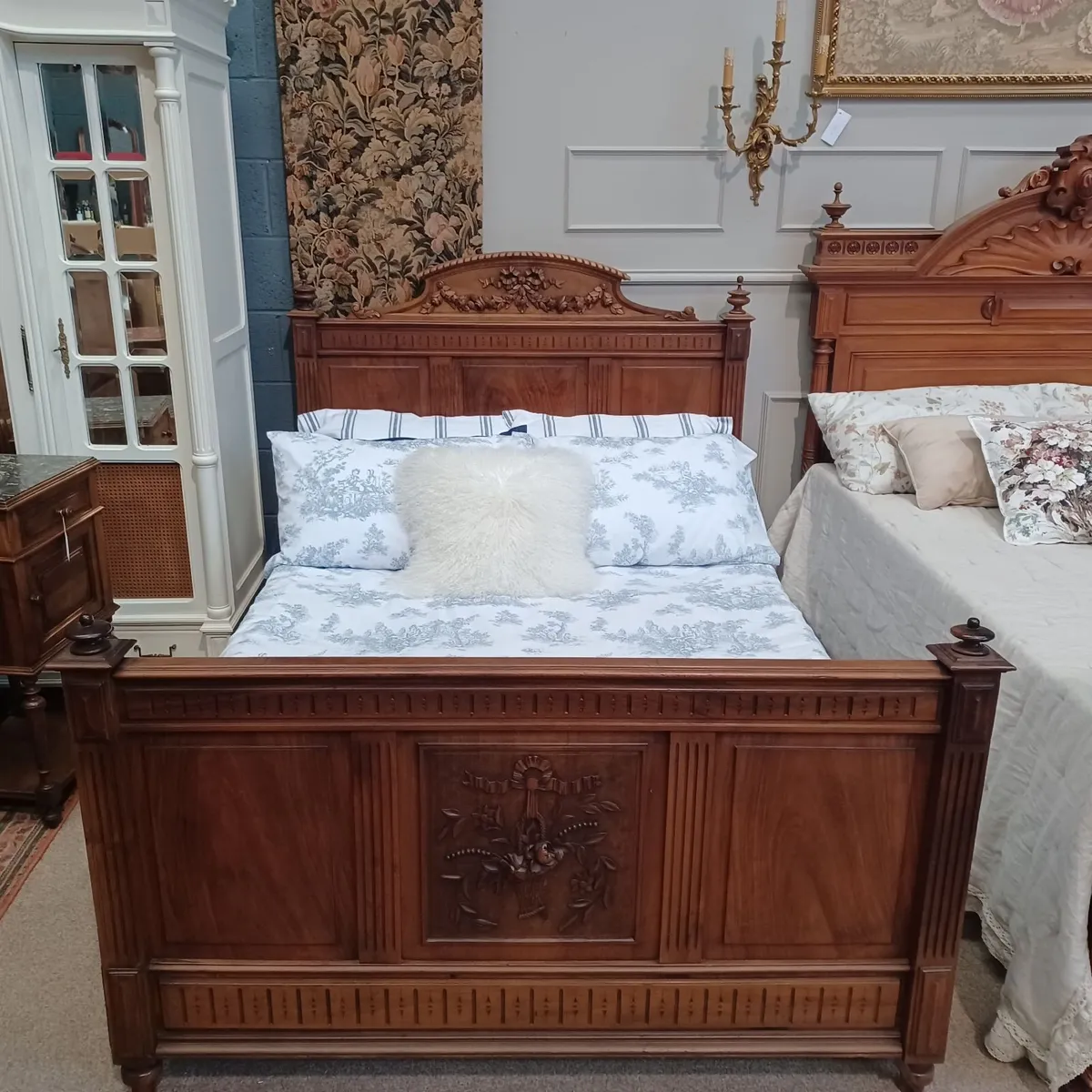 Three spectacular Henry II antique beds - Image 4