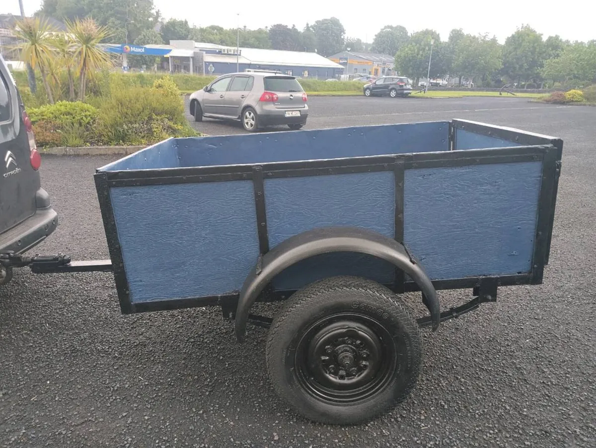 Trailer - Image 1