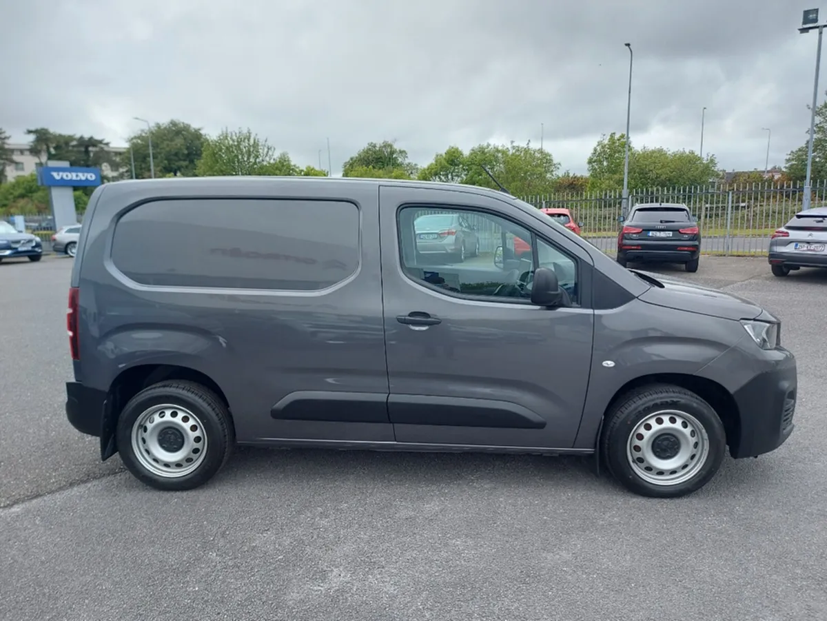 Peugeot Partner PROFESSIONAL PLUS 1.5 - Image 4