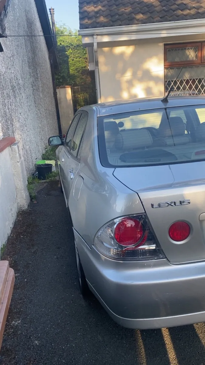 Lexus is200 is 200 - Image 2