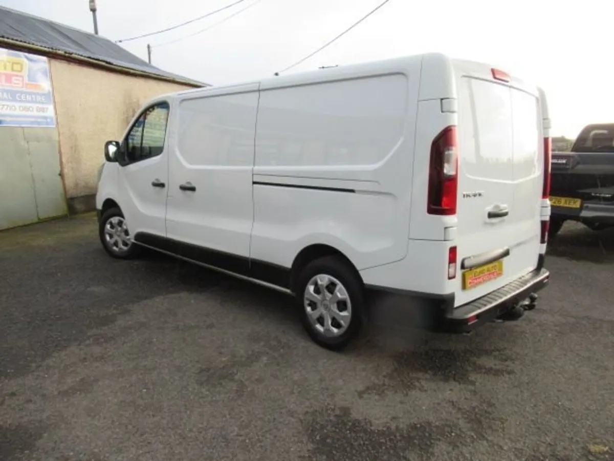 2.0 dCi Blue LL30 Advance Panel Van 5dr Diesel Man - Image 2