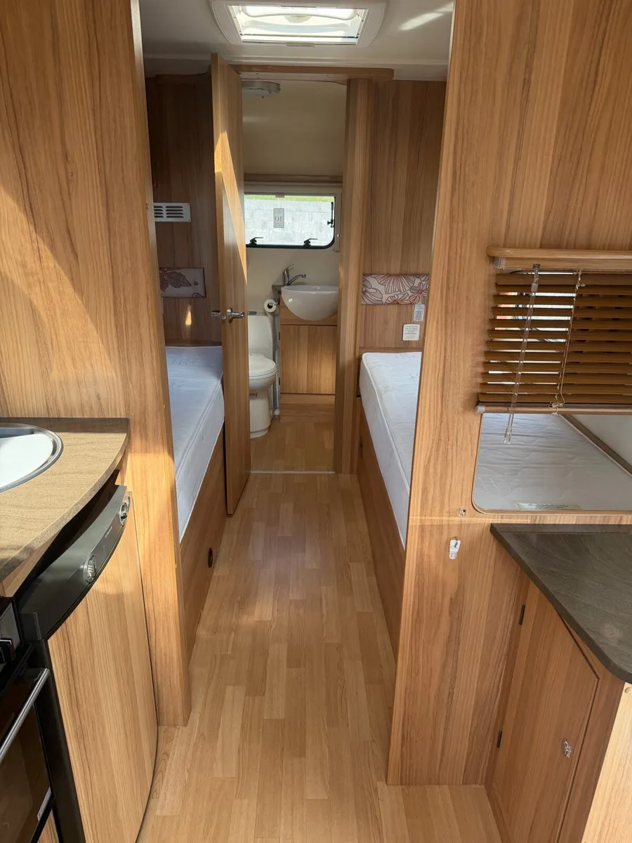 Bailey caravan 4 berth like brand new - Image 4