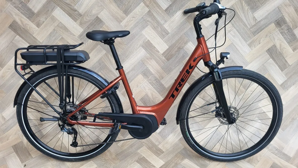 TREK, E-BIKE LIKE NEW - Image 4