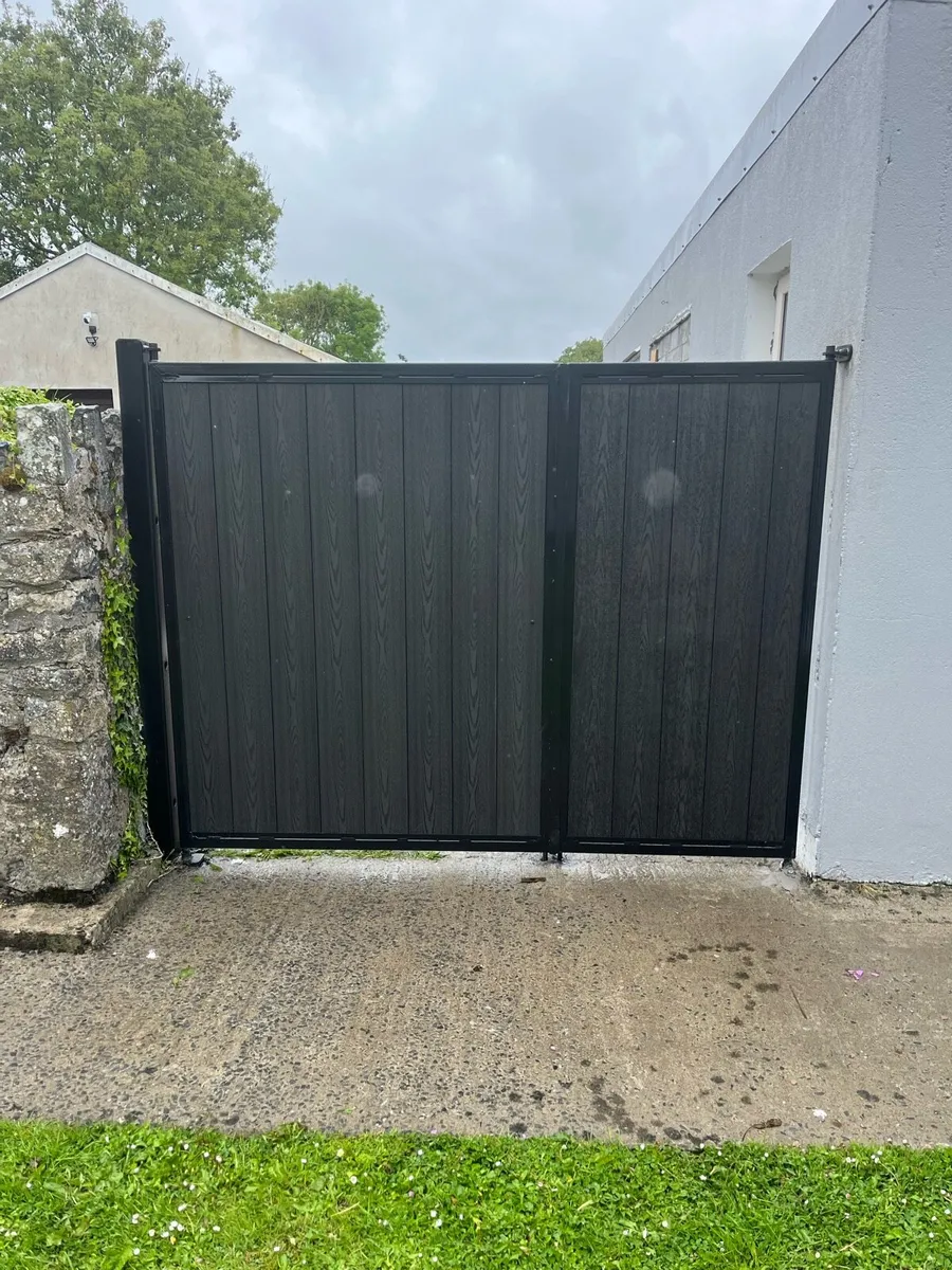 Composite side entrance gates - Image 1