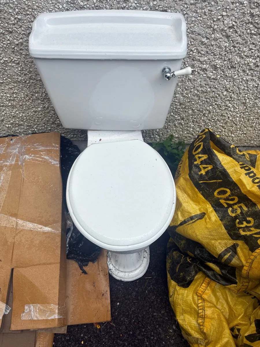 Toilet and cistern