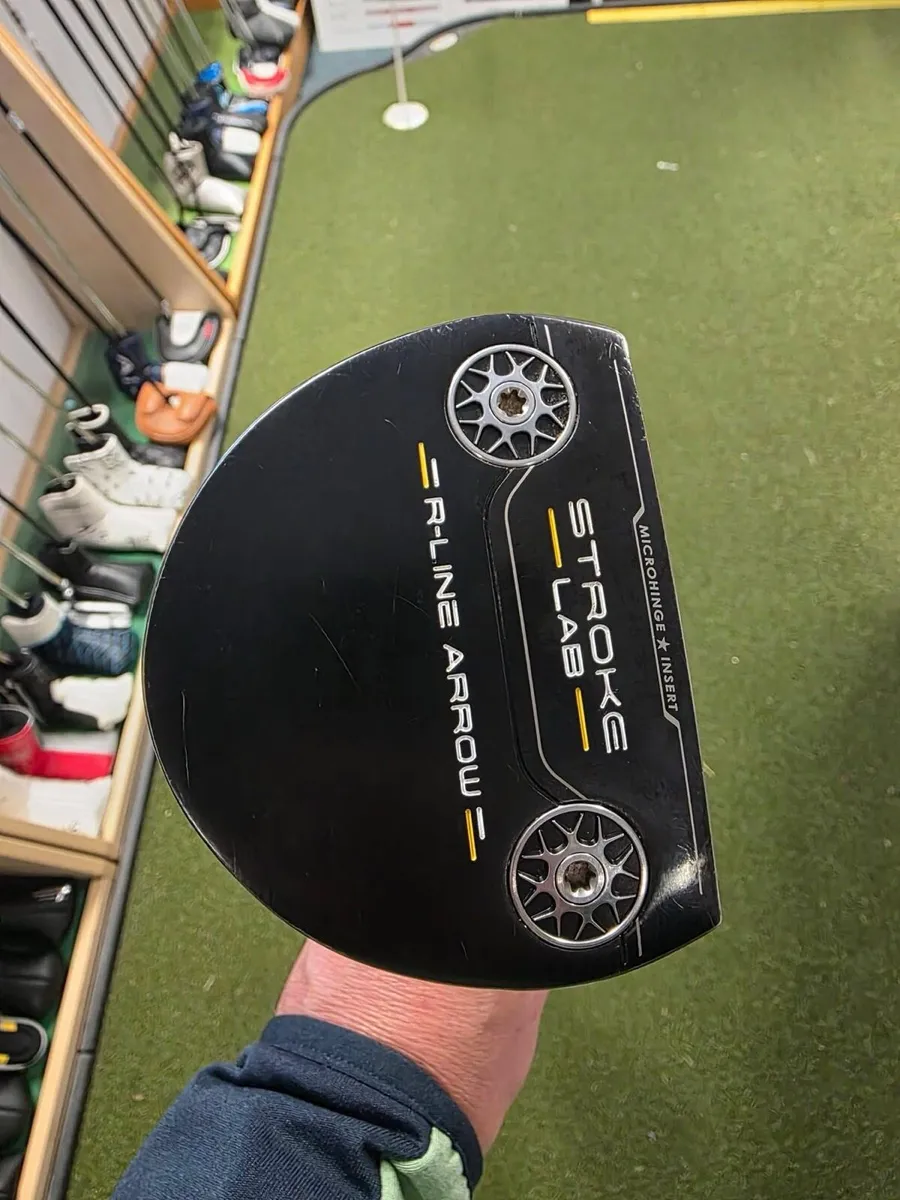 Odyssey Stroke Lab R-Line Arrow Putter - Image 1