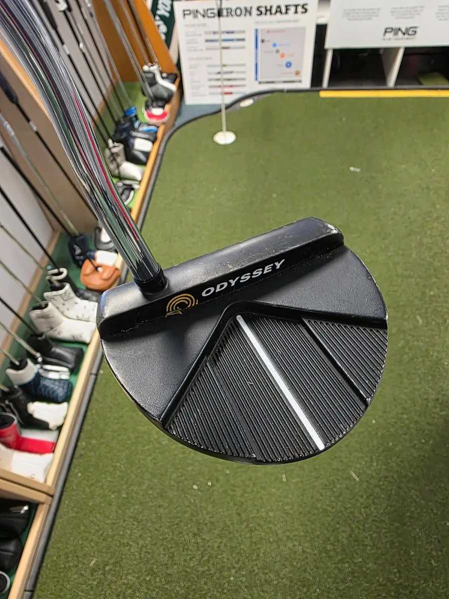 Odyssey Stroke Lab R-Line Arrow Putter - Image 2
