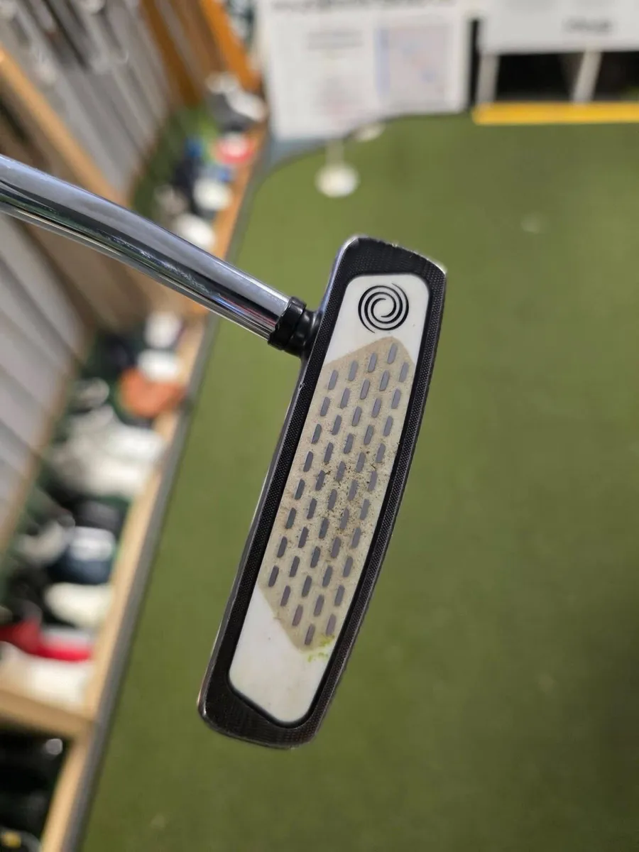 Odyssey Stroke Lab R-Line Arrow Putter - Image 3