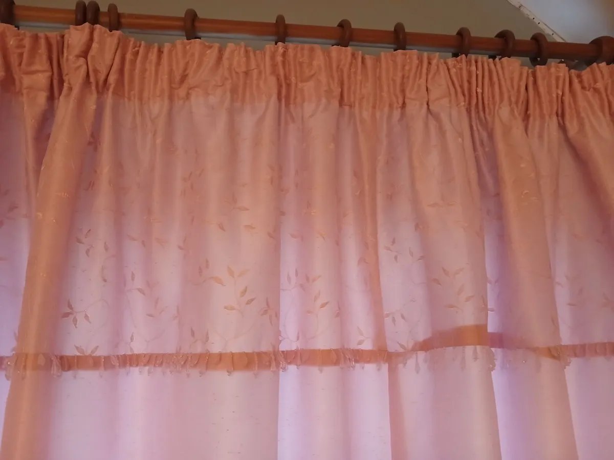 Curtains - Image 2