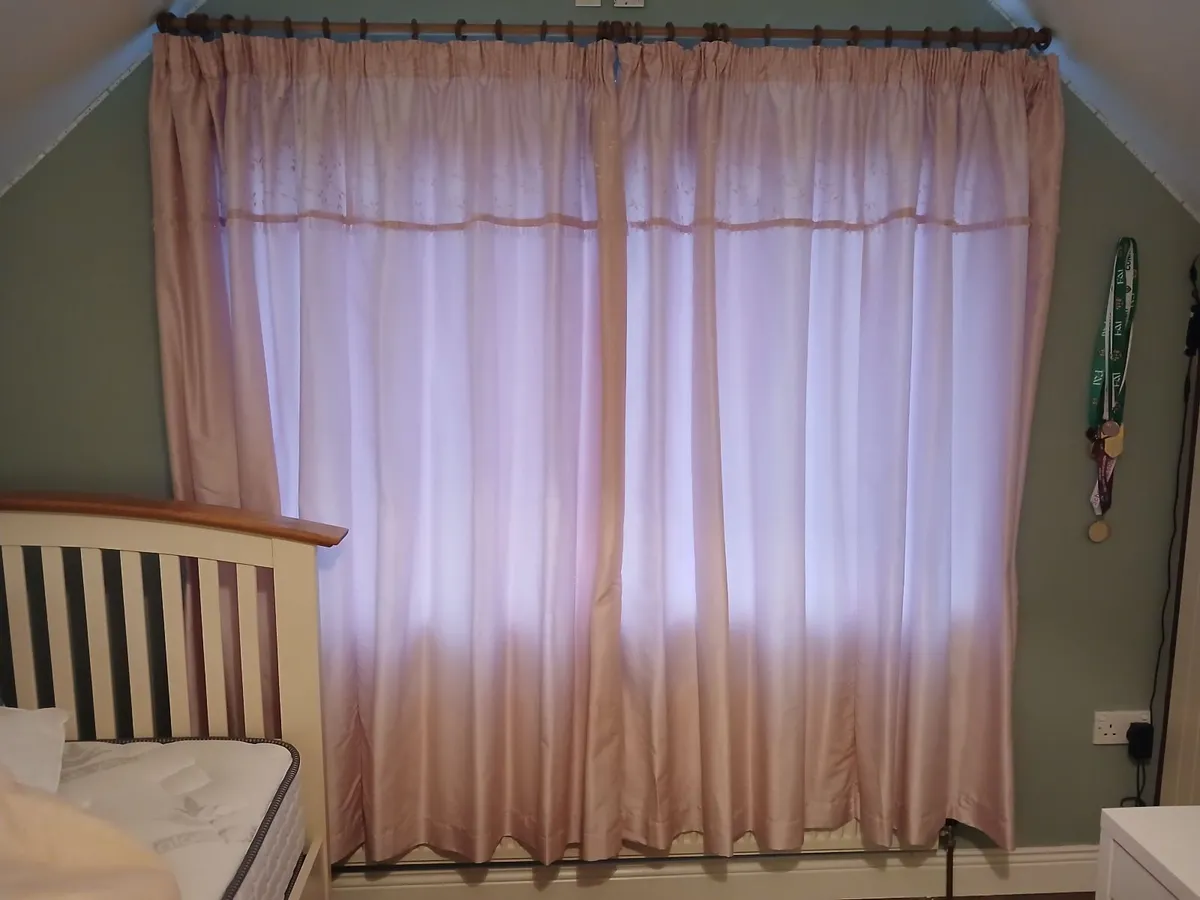 Curtains - Image 3