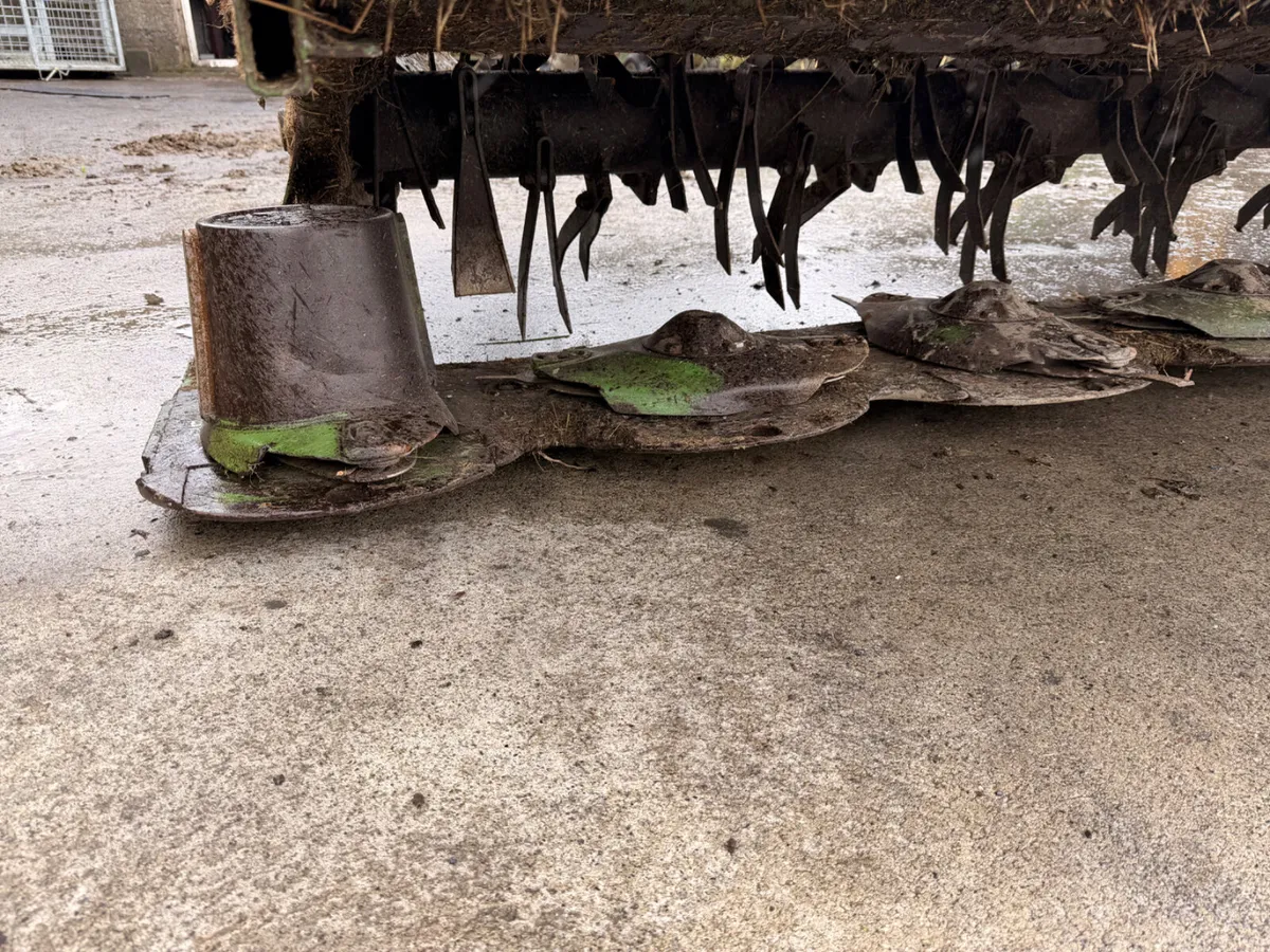 2017 Krone ECR320CV Condtioner Mower - Image 4