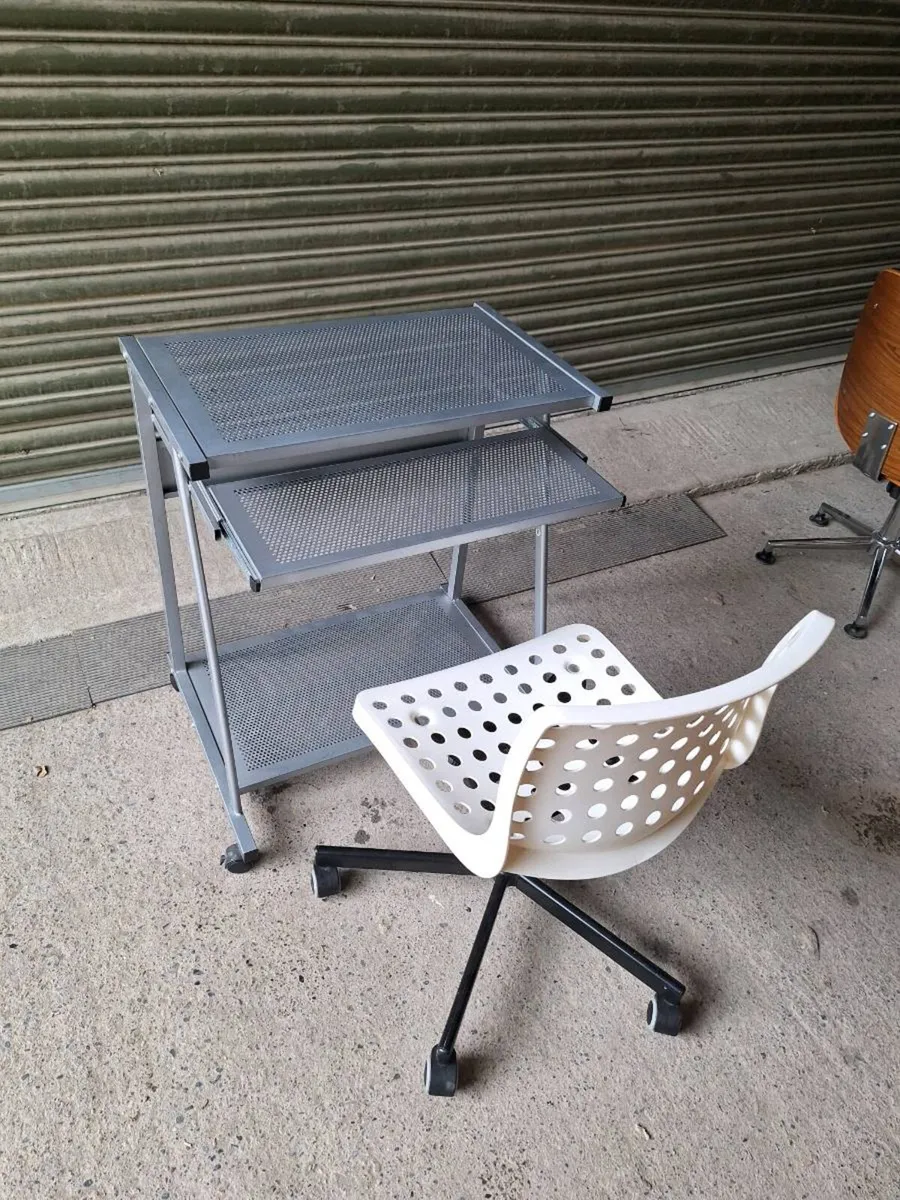 Small computer desk and chair (DELIVERY) - Image 1
