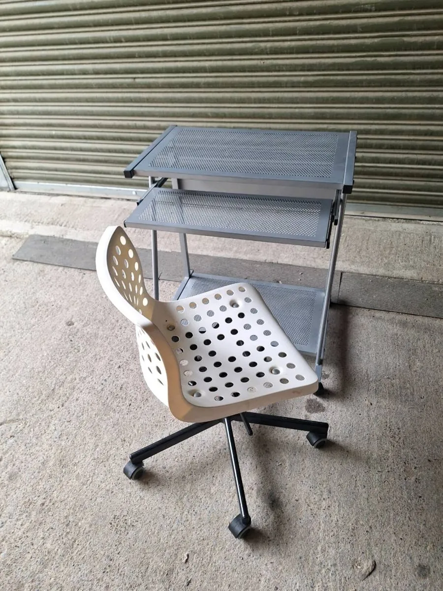 Small computer desk and chair (DELIVERY) - Image 2