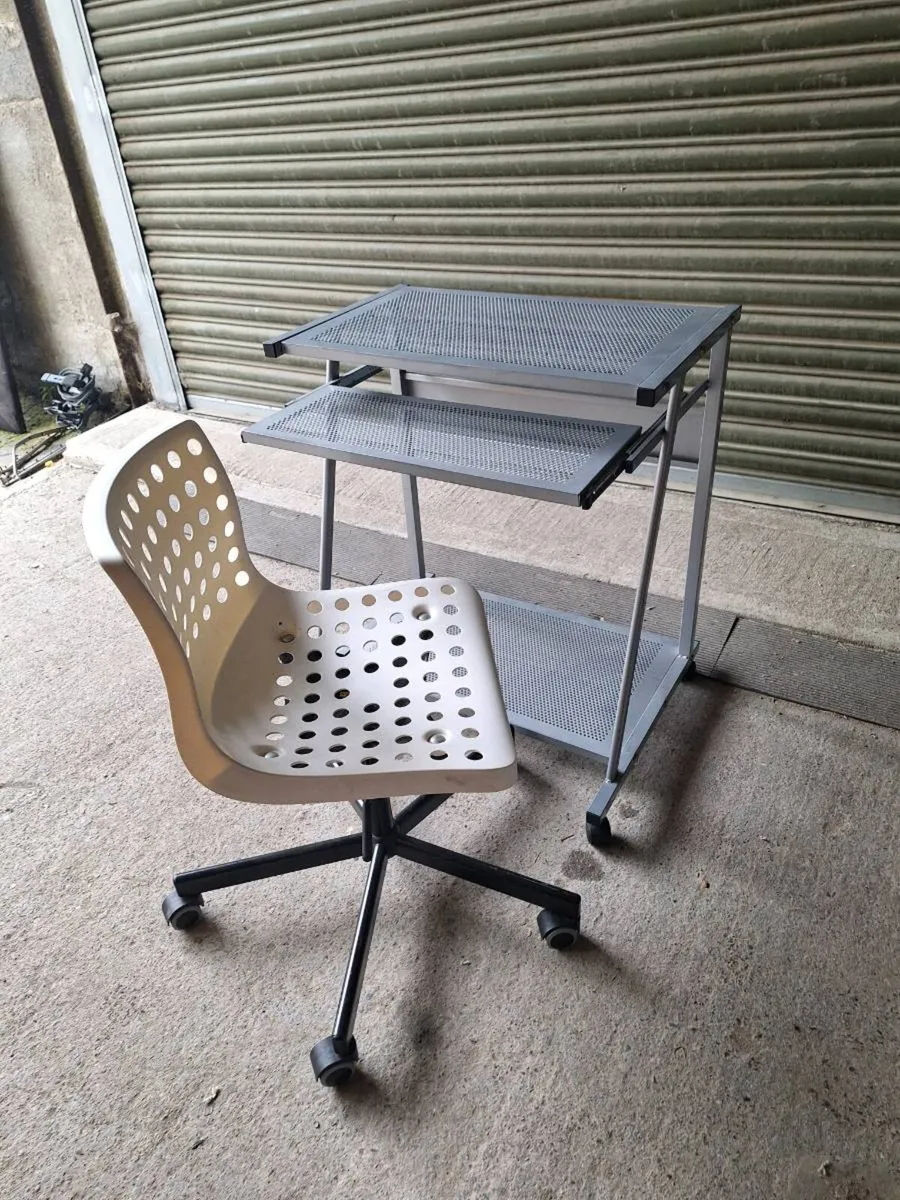 Small computer desk and chair (DELIVERY) - Image 3