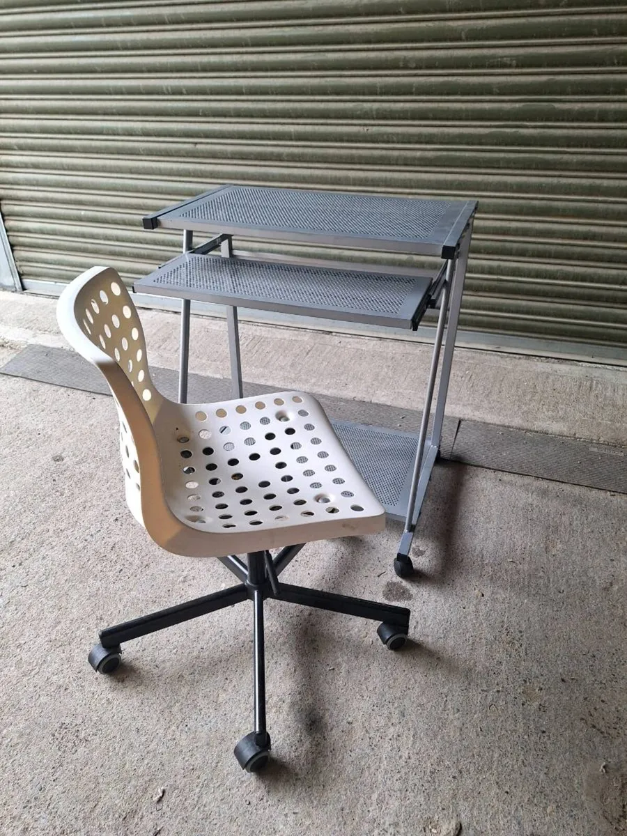 Small computer desk and chair (DELIVERY) - Image 4