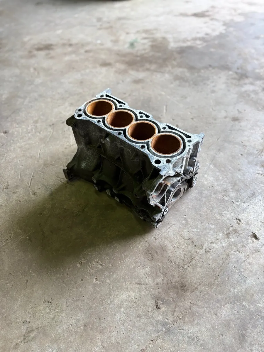 Suzuki engine complete, block and head - Image 3