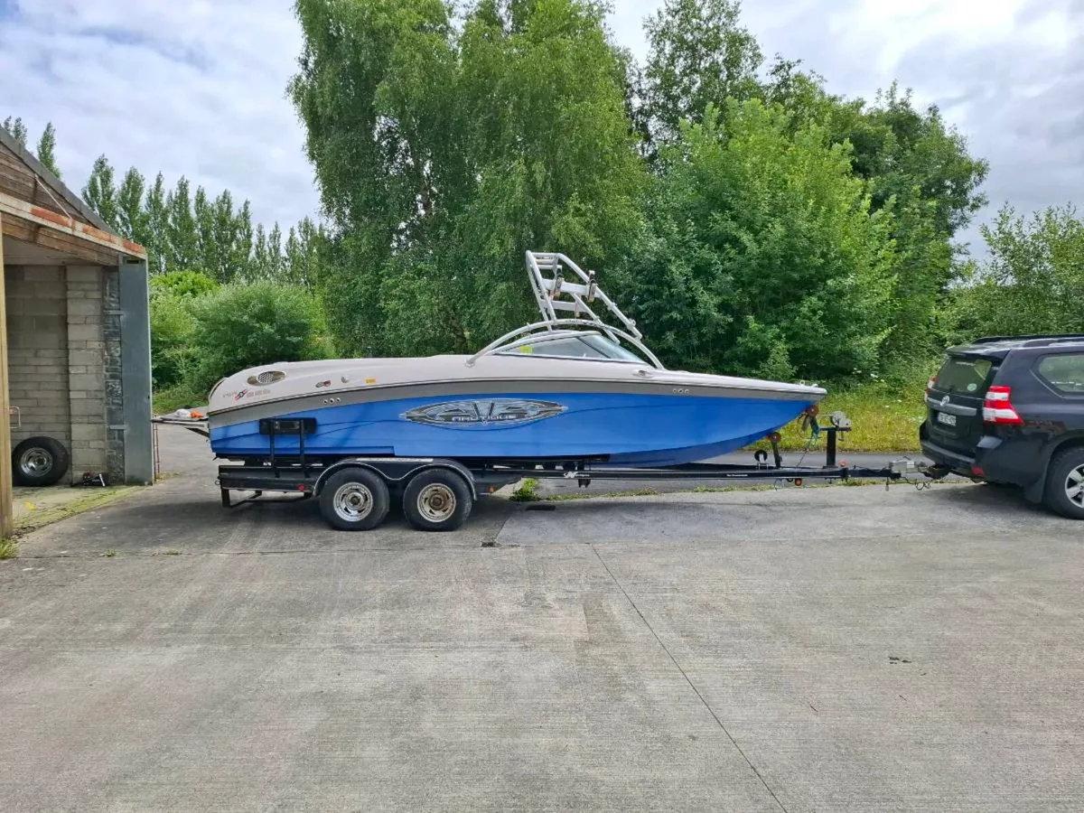2005 226 Nautique. Wakeboard and watersports boat - Image 1