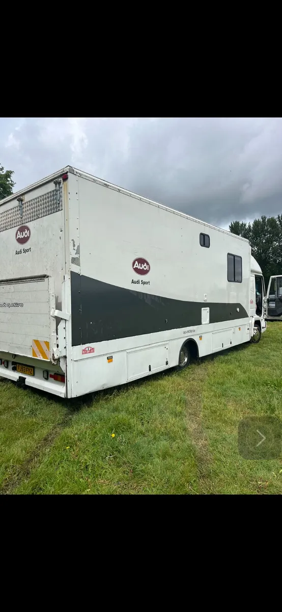Race camper - Image 3