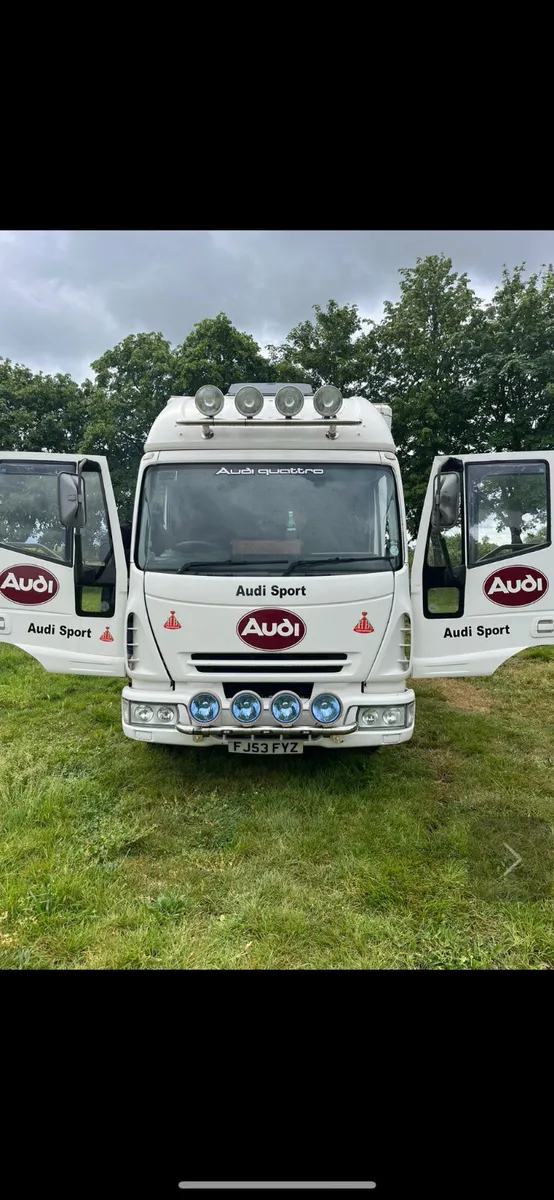Race camper - Image 1