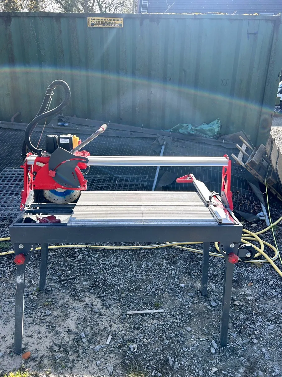 Professional Paving & Tiling Tools - Image 1