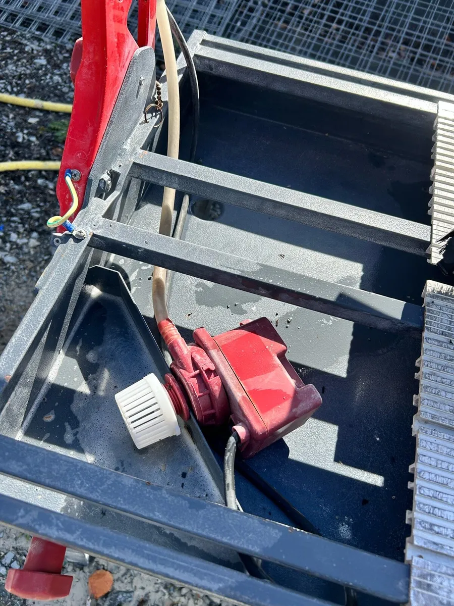 Professional Paving & Tiling Tools - Image 4