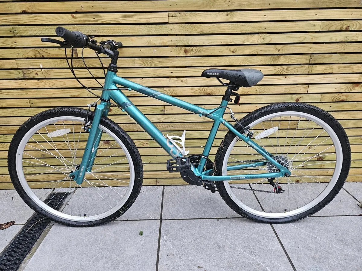 Apollo Cosmo Women's Hybrid Bike – 17" Frame - Image 1