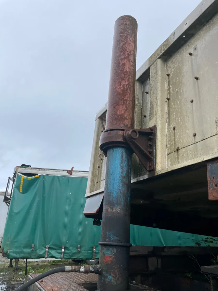 2 tipping trailer rams - Image 1