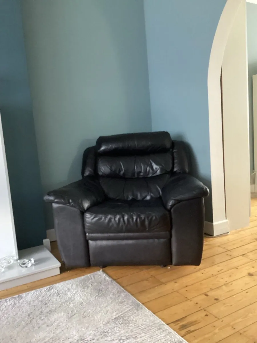 FREE Living room suite - Image 3