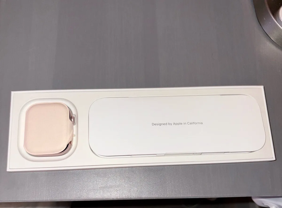 Apple Watch Series 10 46mm - Image 2