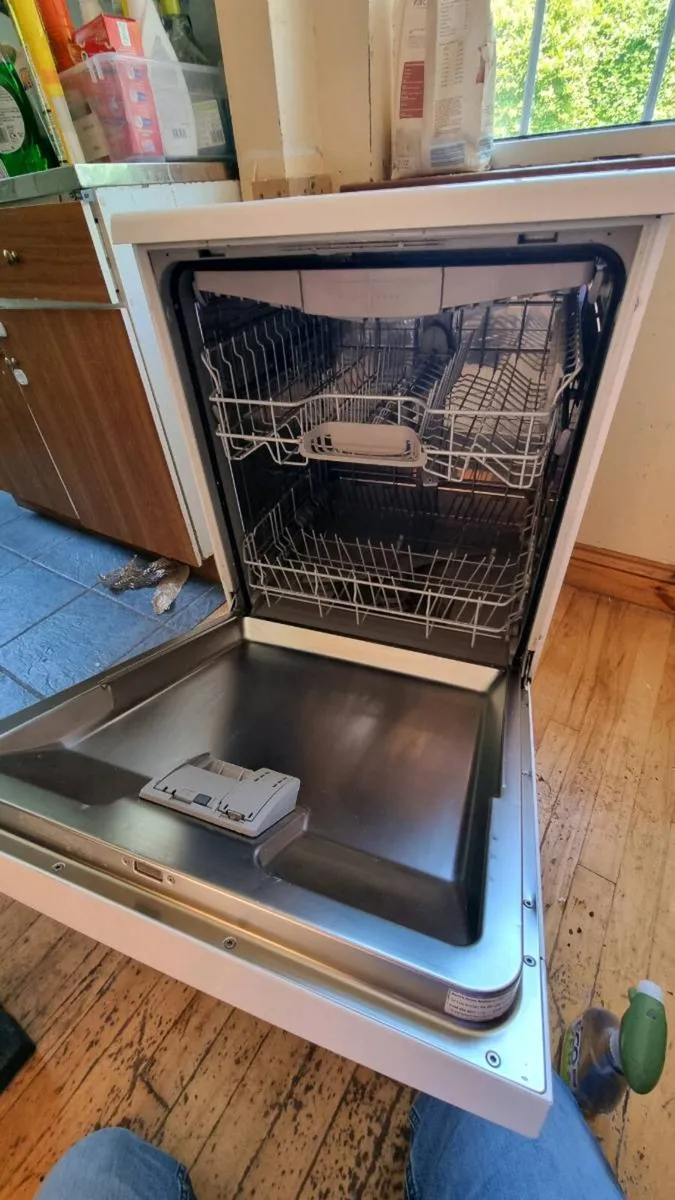 Bosch series 2 dishwasher - Image 3