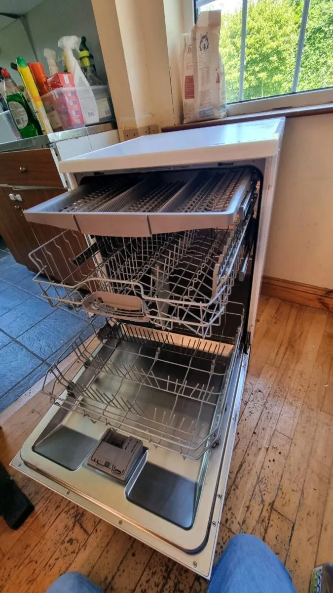 Bosch series 2 dishwasher - Image 4