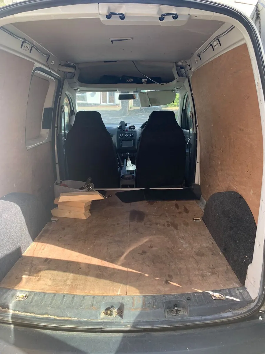 Volkswagen Caddy 2011 - Image 4