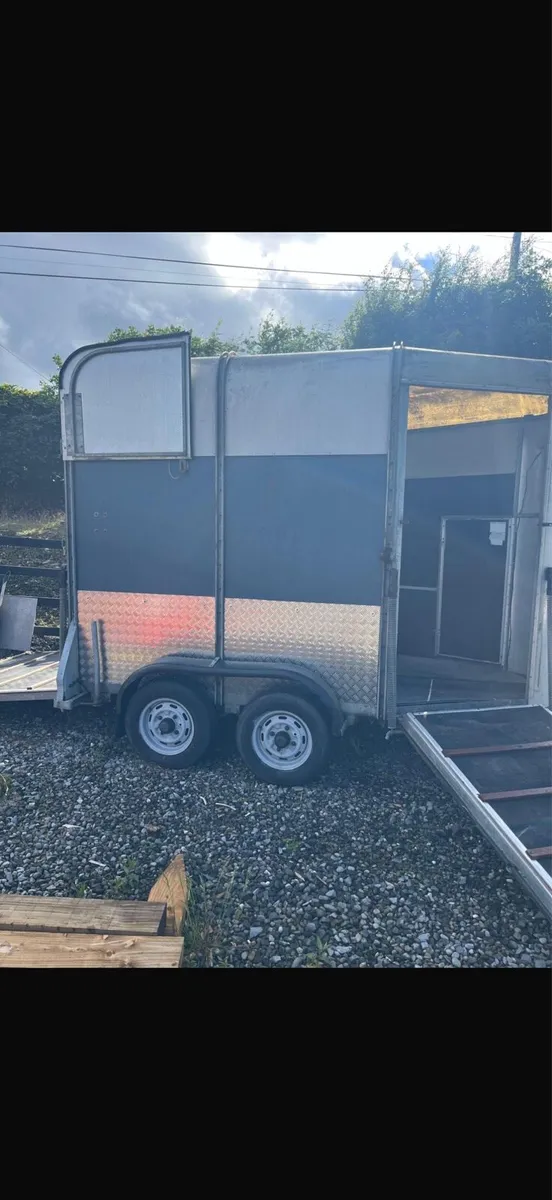 Horse box - Image 1