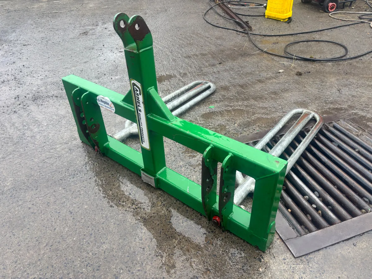 Cashels Ducks Foot Bale Handler - Image 3