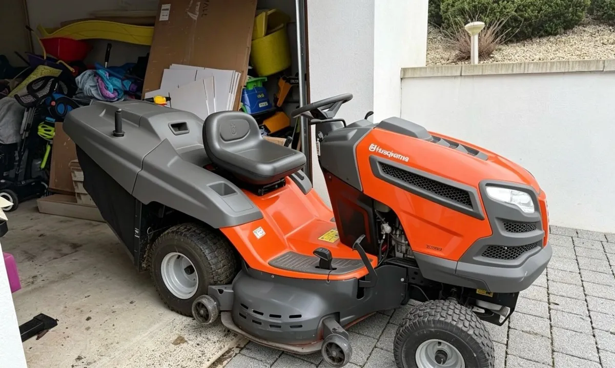 Husqvarna ride on lawnmower - Image 2