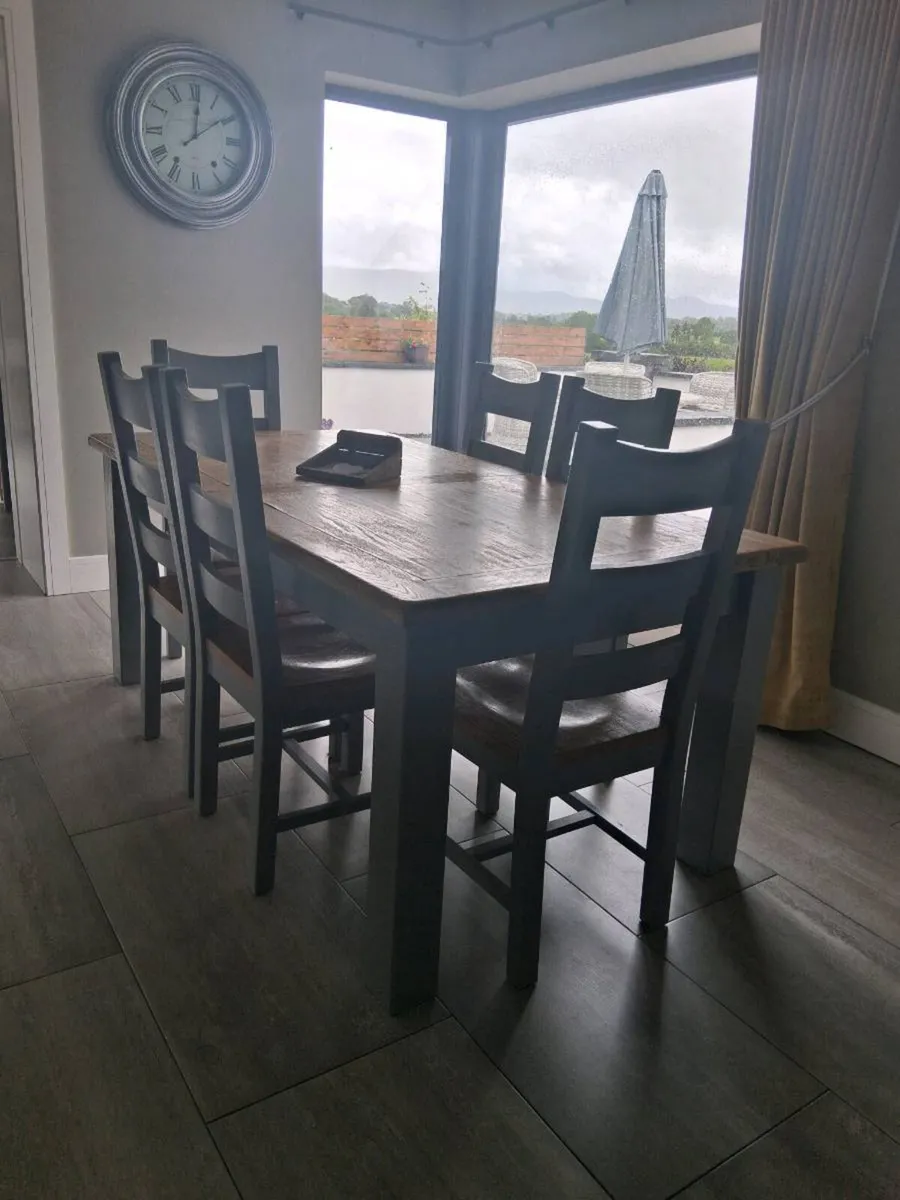 Solid wood table + 6  chairs - Image 2