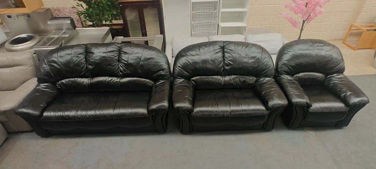 Black Buffalo leather 3+2+1 - Image 1