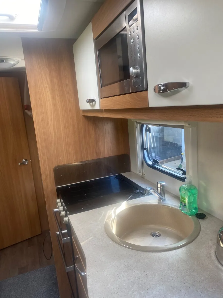 Caravan - Image 2
