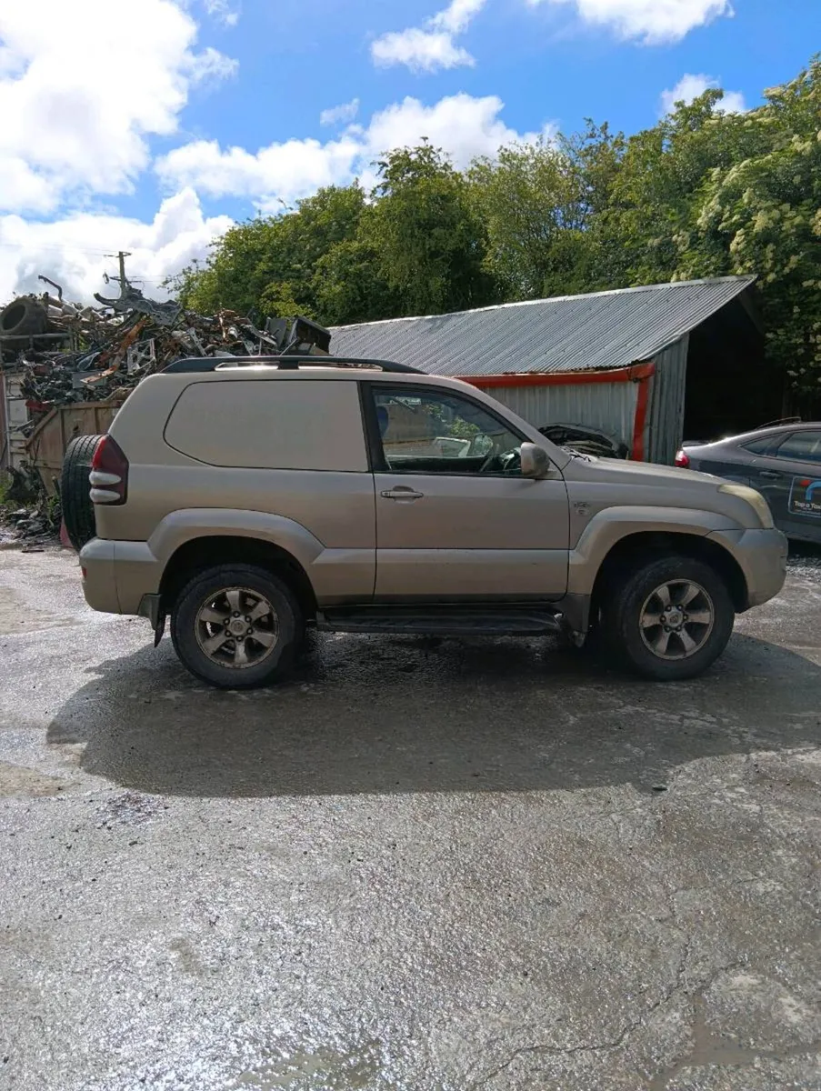Breaking Toyota land cruiser 2005 diesel - Image 2