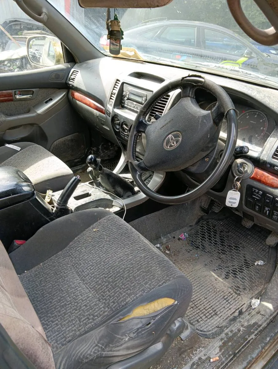 Breaking Toyota land cruiser 2005 diesel - Image 3