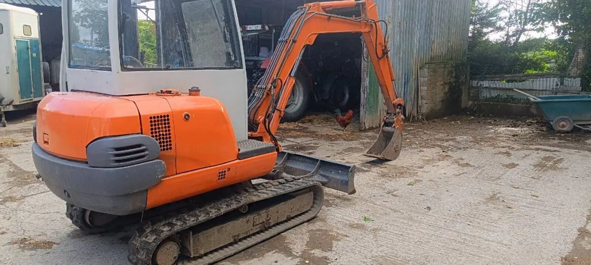 3tonne Hitachi mini digger - Image 3