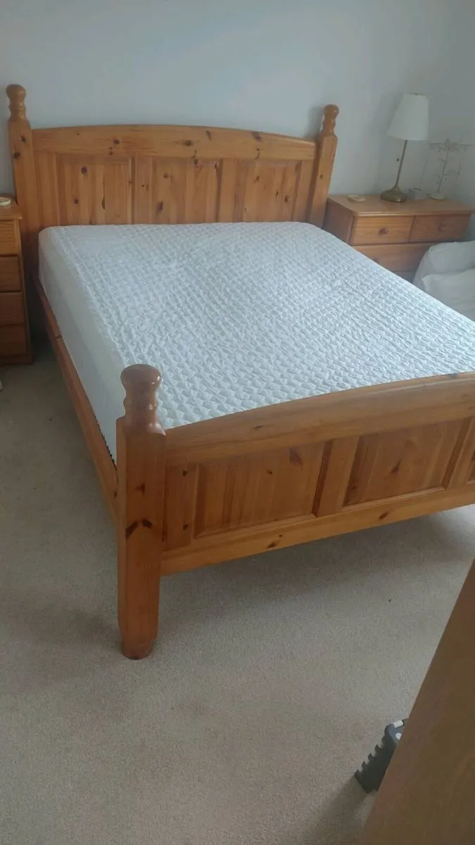 Pine bed frame - Image 1