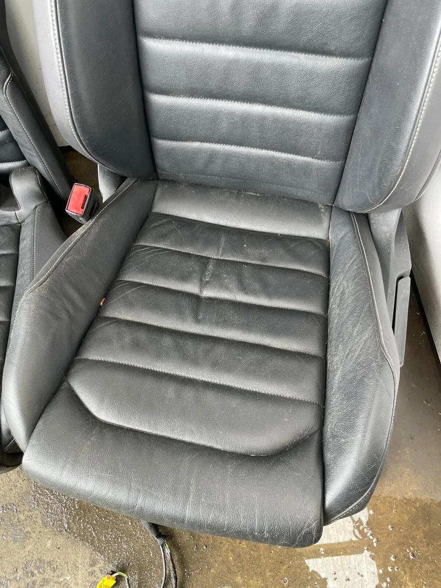2016 Volkswagen Golf  Leather Interior - Image 3