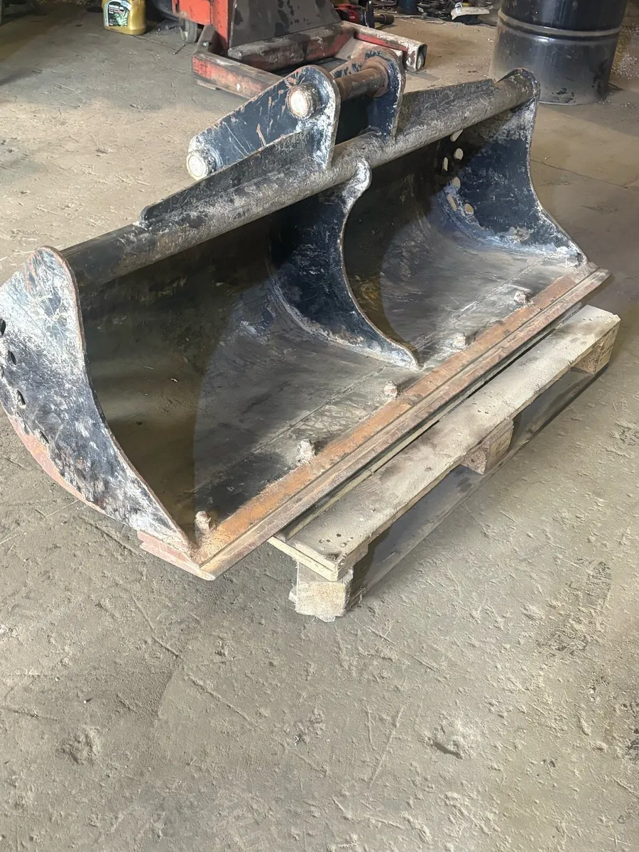 5ft Grading bucket 45mm pin - Image 1