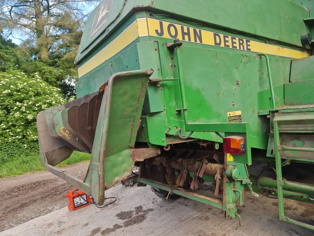 Combine Harvester John Deere 1075 - Image 3