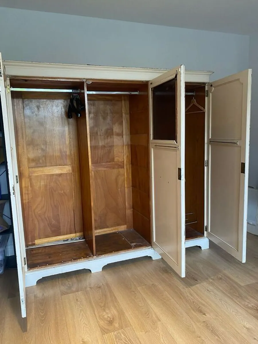 FREE Vintage solid-wood wardrobe - Image 2